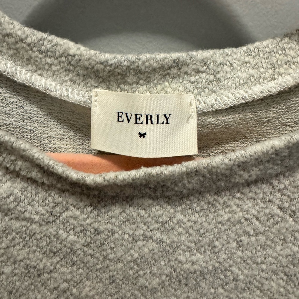 Everly Heather Gray Long Sleeve Top - Picture 3 of 5